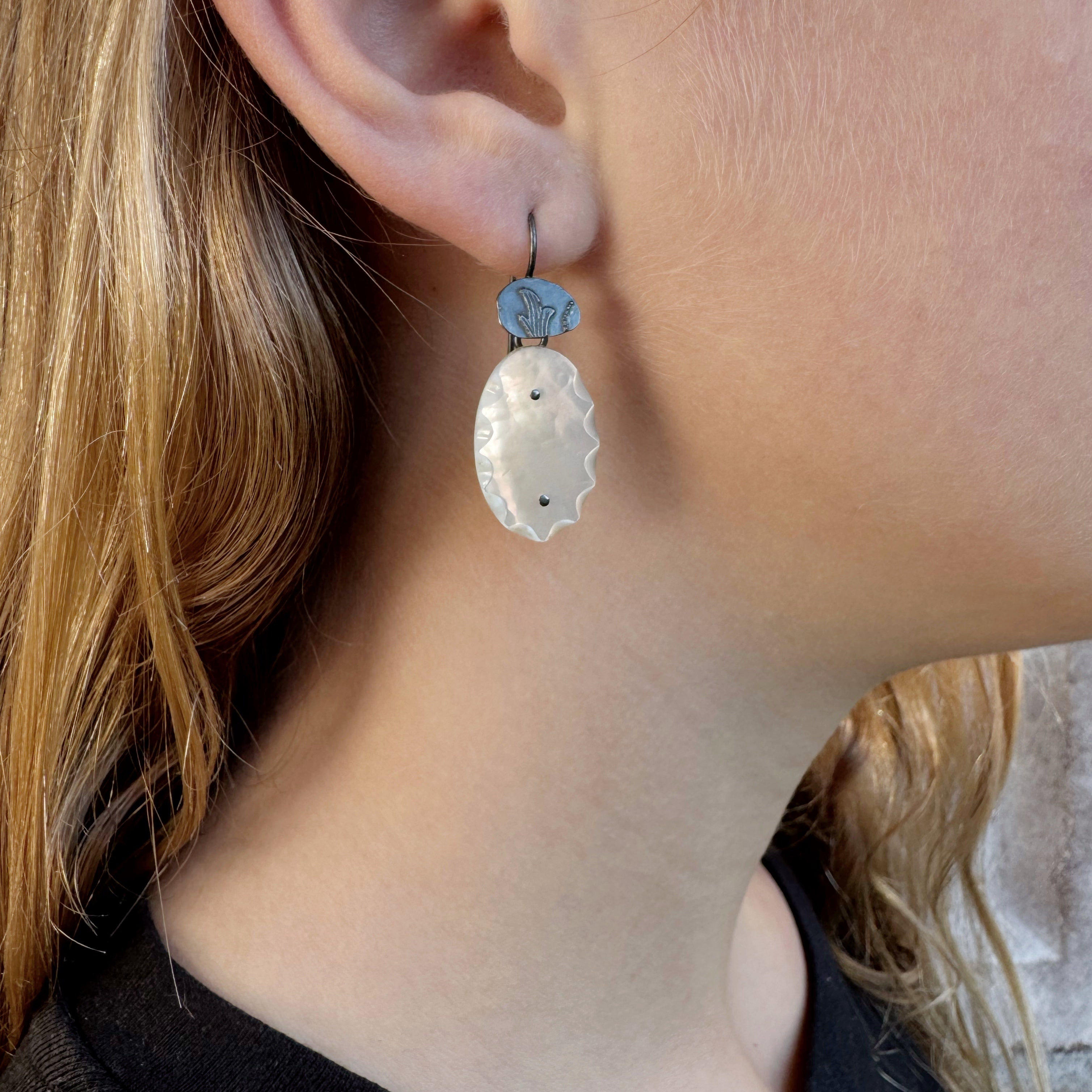 Oval Landscape Biseaute Mother of Pearl Small Earrings - Cynthia Nge