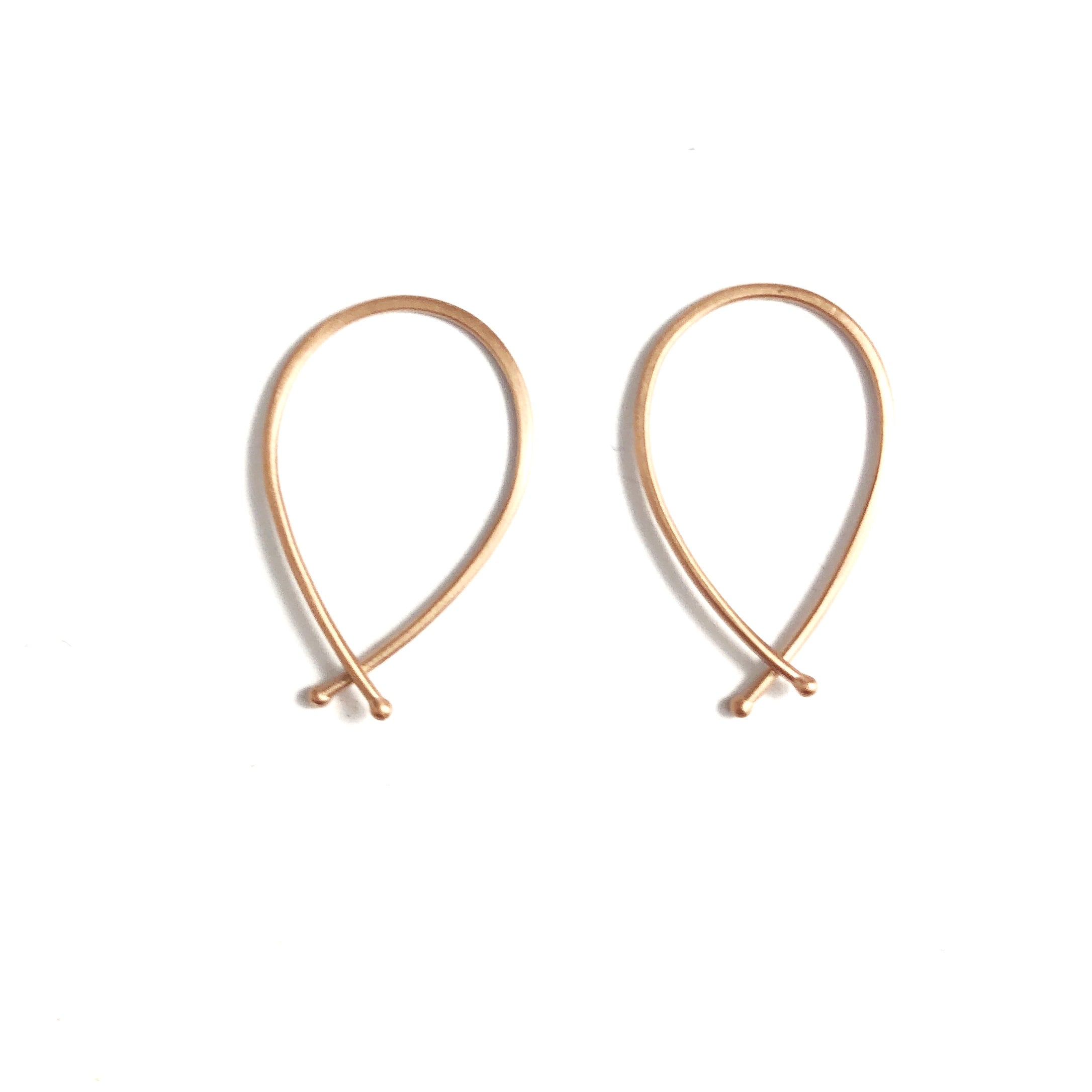 Small Ribbon Hoop in 14ct gold - Carla Caruso