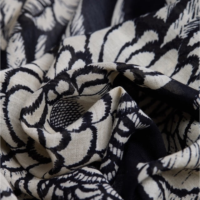 Caracat Scarf in Black - Inoui Editions