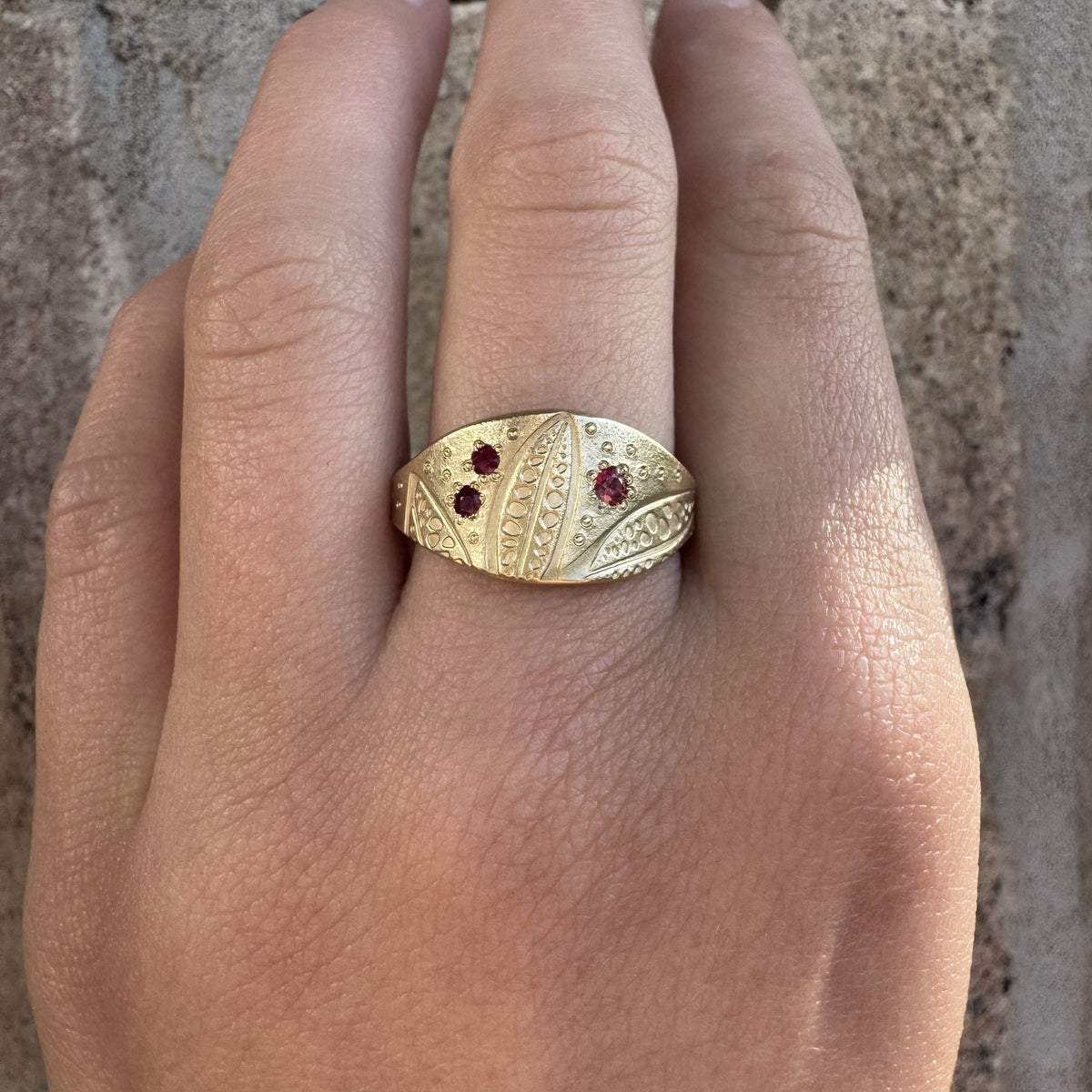 Tri Dotty Leaf Ring - Robin Wells