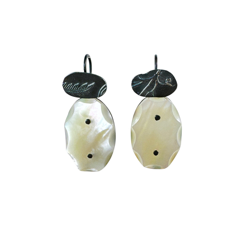 Oval Landscape Biseaute Mother of Pearl Small Earrings - Cynthia Nge