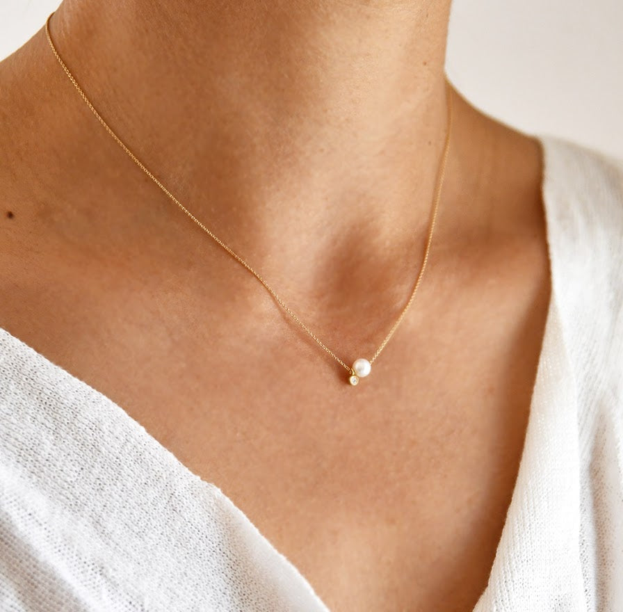 Dainty Necklace with Pearl and Diamond in 14ct gold - Carla Caruso